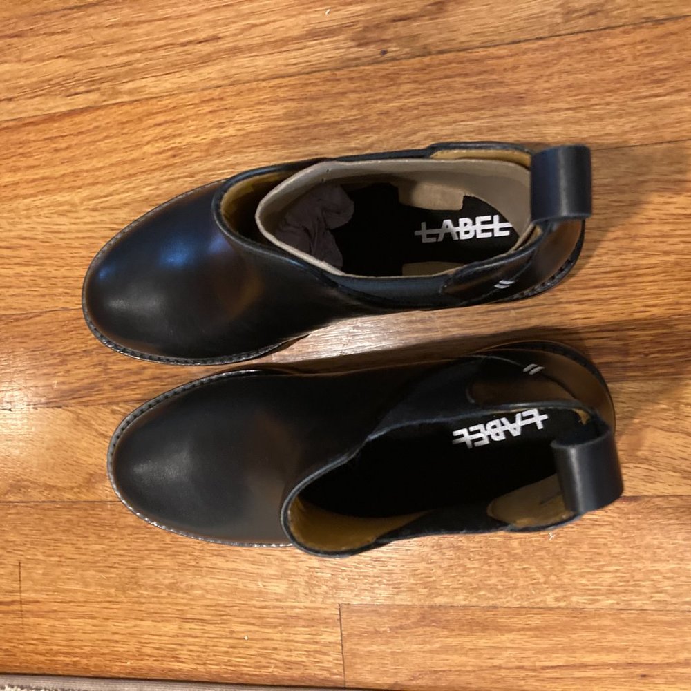 Go-To Chelsea Boot - Picture 2 of 4
